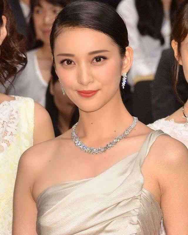 芸能人を勝手にメイク！