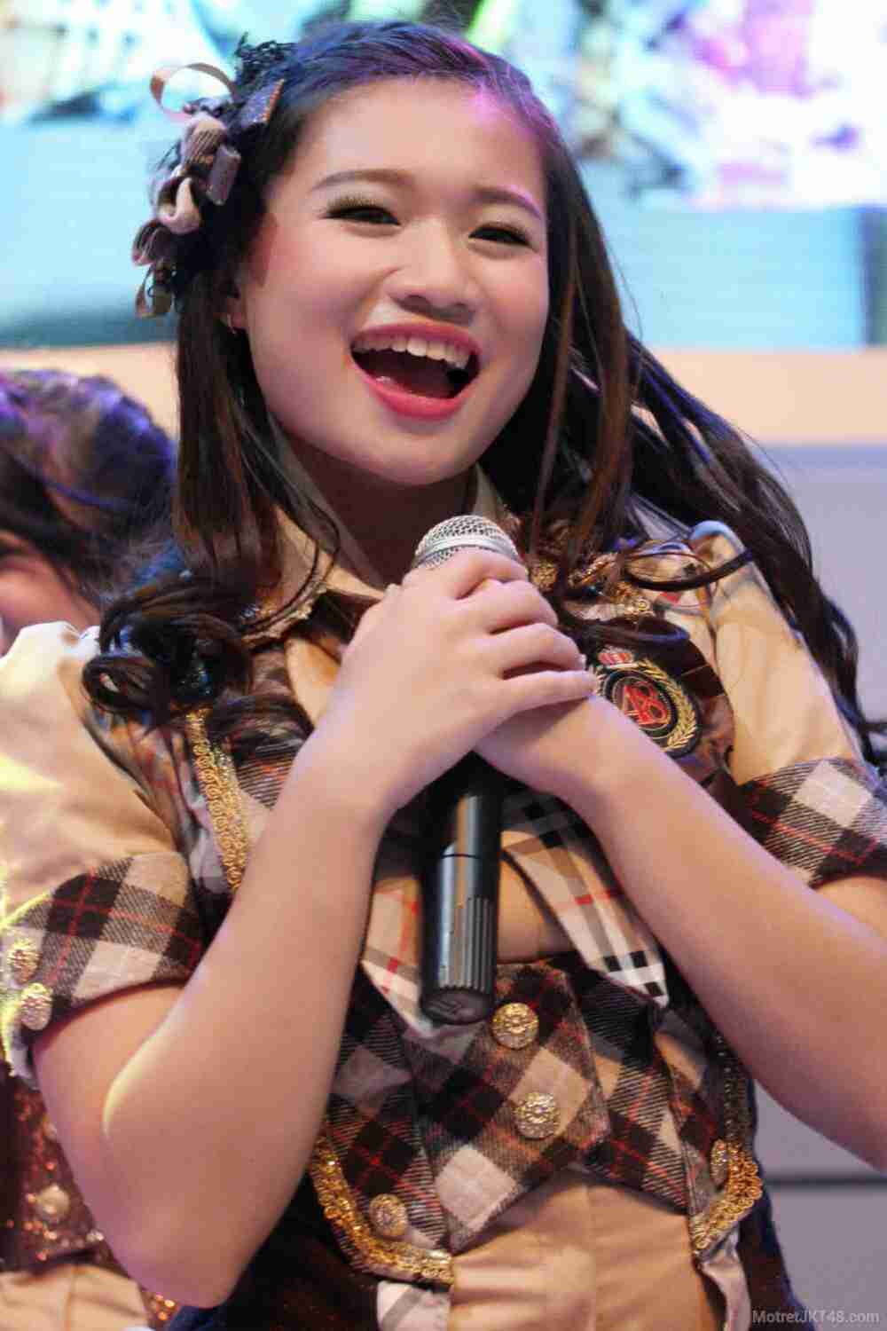 芸能人を勝手にメイク！