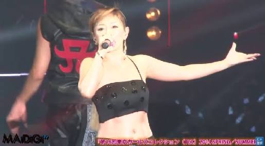 浜崎あゆみ、肩出し＆ボディライン強調ワンピ姿披露で「細っ」「どんどん痩せてる？」