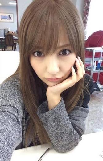 板野友美、高級ブランド品をインスタに次々アップするセレブぶりが話題に！