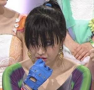 鬼束ちひろ　体震わせ裸足で魂の熱唱…12年ぶり「月光」TVで披露