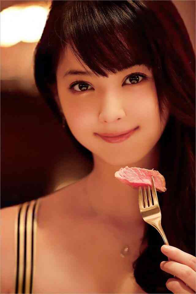 食べてる女の子の画像