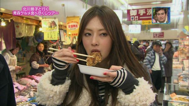 食べてる女の子の画像