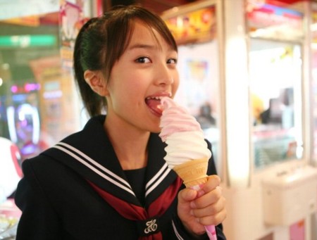 食べてる女の子の画像