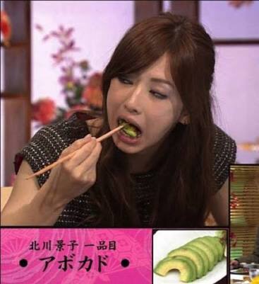 食べてる女の子の画像