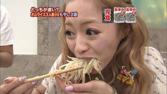 食べてる女の子の画像