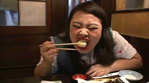 食べてる女の子の画像