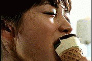 食べてる女の子の画像