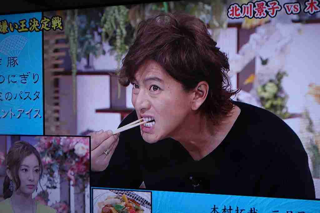 食べてる女の子の画像