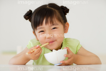 食べてる女の子の画像