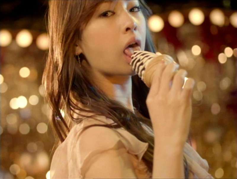 食べてる女の子の画像