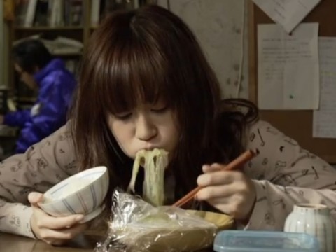 食べてる女の子の画像