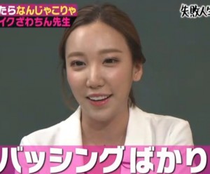 母親が子供の前で“裸エプロン”、批判殺到