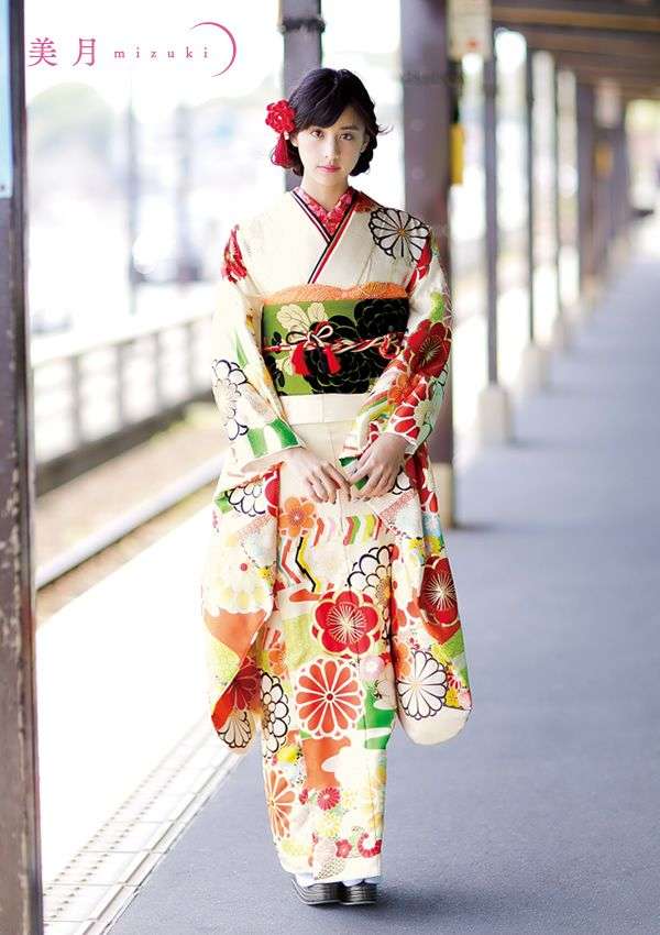 着物姿の有名人の画像を貼るトピ
