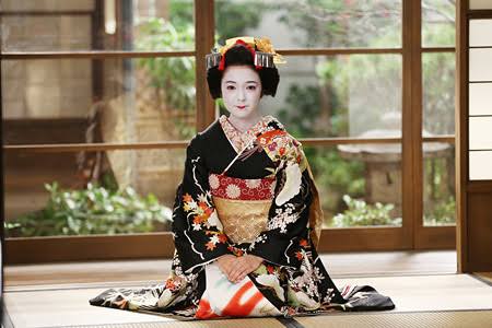 着物姿の有名人の画像を貼るトピ