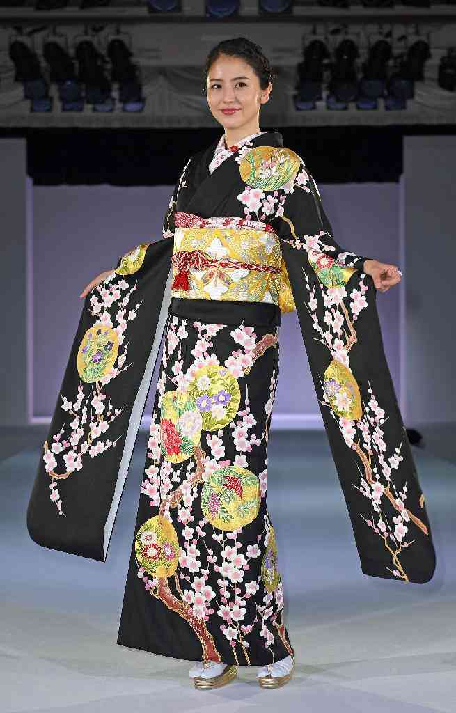 着物姿の有名人の画像を貼るトピ
