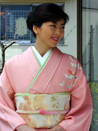 着物姿の有名人の画像を貼るトピ
