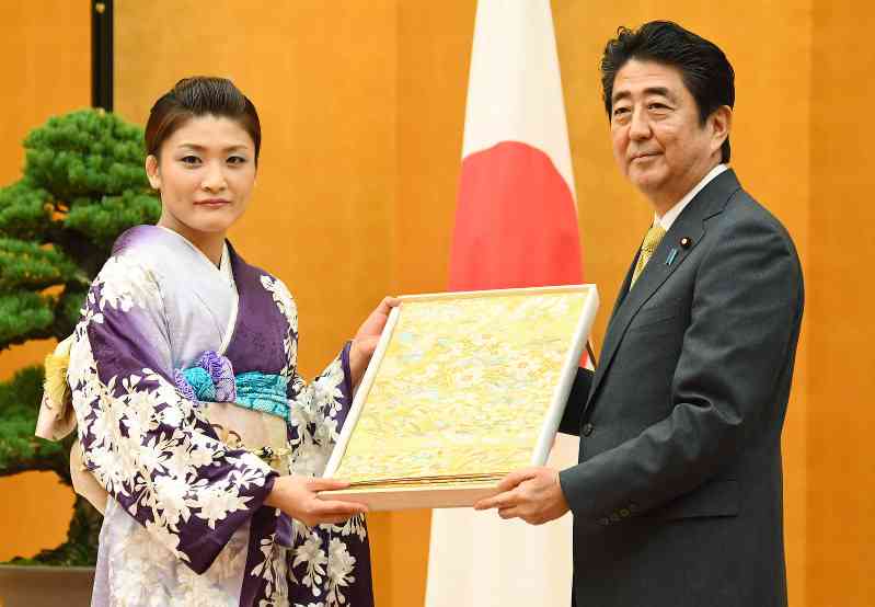着物姿の有名人の画像を貼るトピ