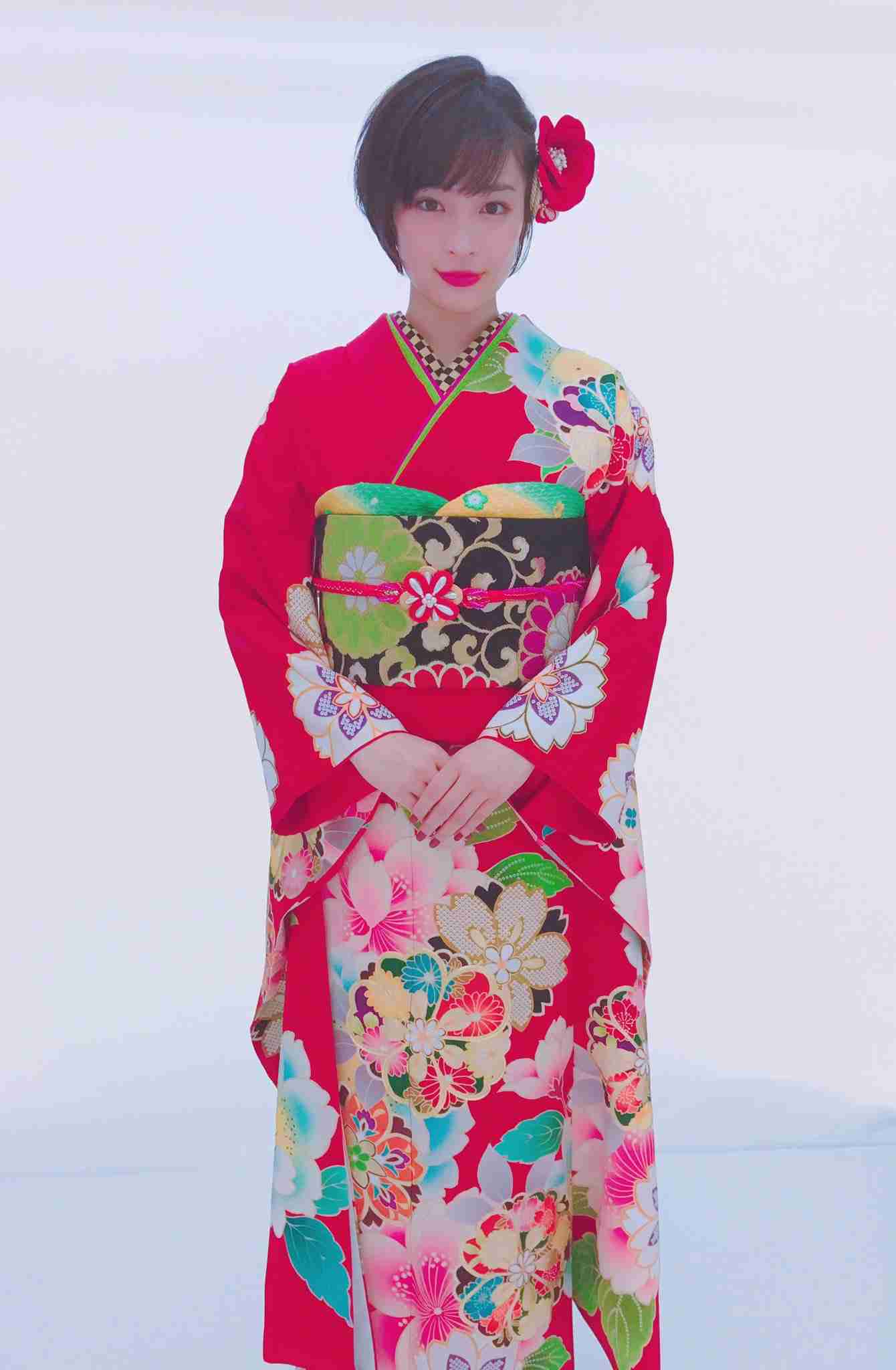 着物姿の有名人の画像を貼るトピ