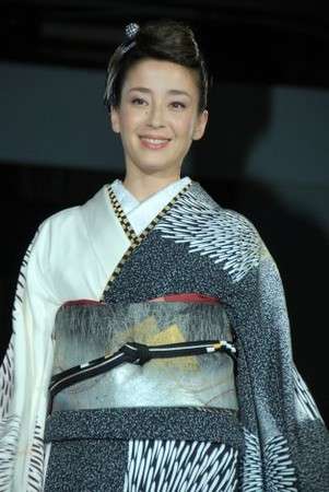 着物姿の有名人の画像を貼るトピ