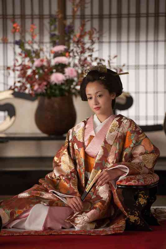 着物姿の有名人の画像を貼るトピ