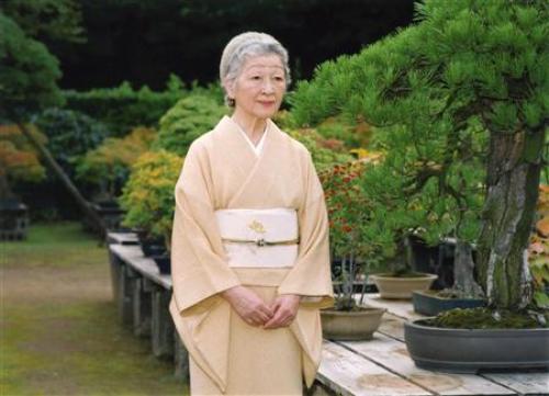 着物姿の有名人の画像を貼るトピ