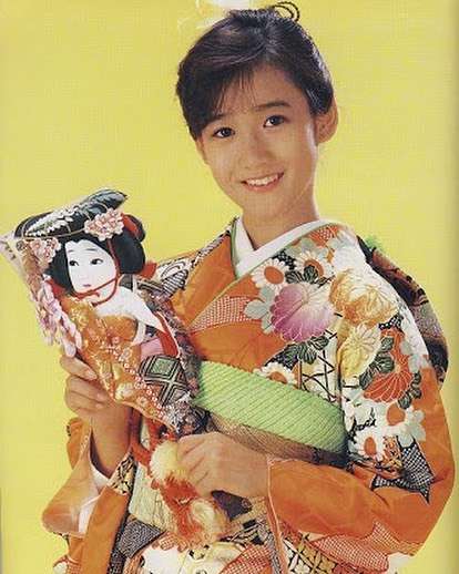 着物姿の有名人の画像を貼るトピ