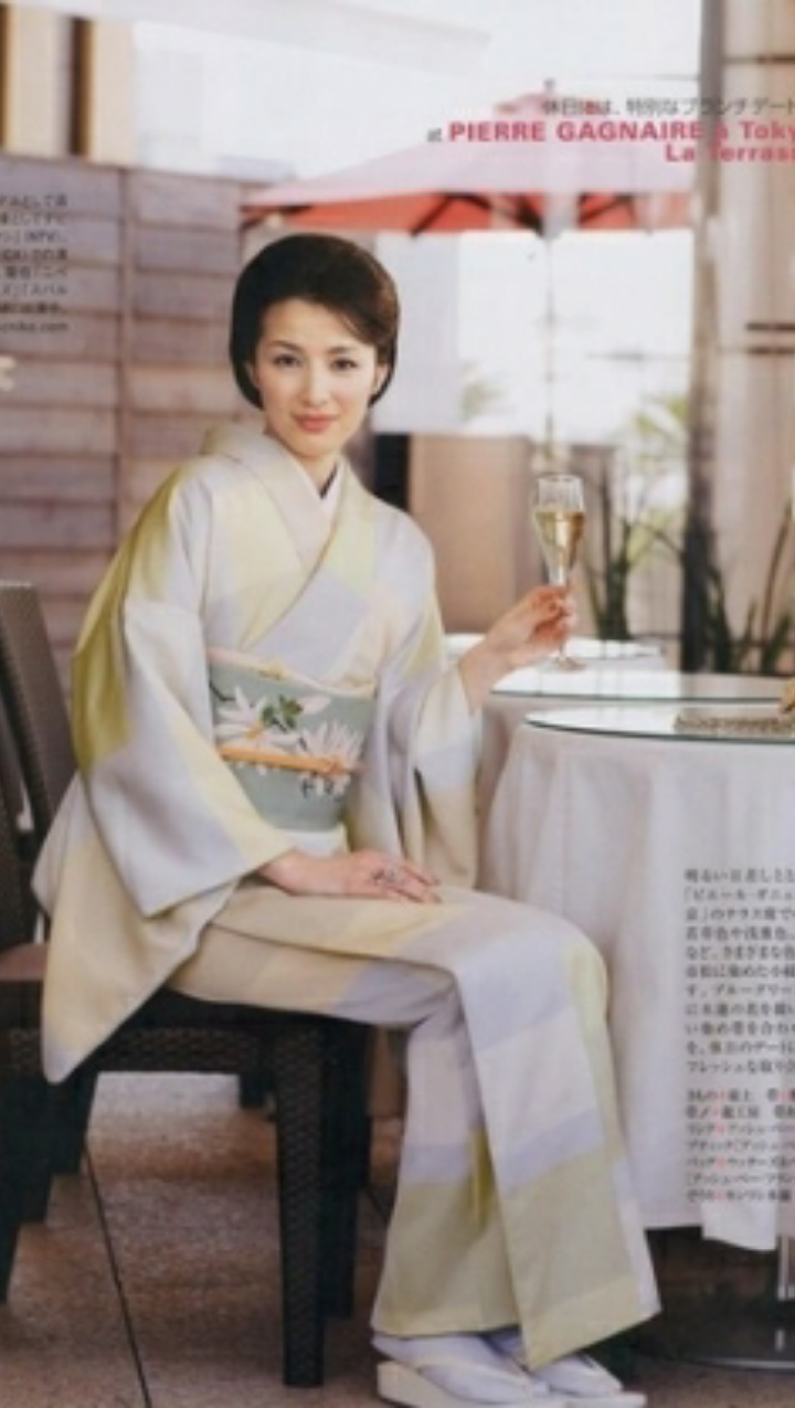 着物姿の有名人の画像を貼るトピ