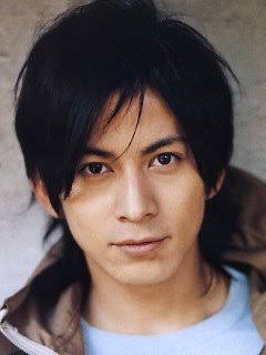 綾野剛が飲酒トークで暴走「（小栗）旬なんて別にかっこよくない、山田（孝之）は毛玉」