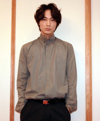 綾野剛が飲酒トークで暴走「（小栗）旬なんて別にかっこよくない、山田（孝之）は毛玉」