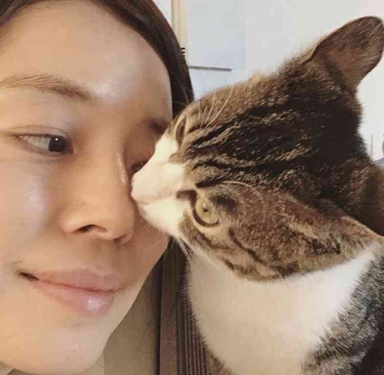 芸能人と動物の写真