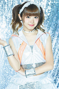 藤田ニコル、真っ赤なビキニで際立つ色白ボディ「可愛すぎ」「腹筋割れてる」の声