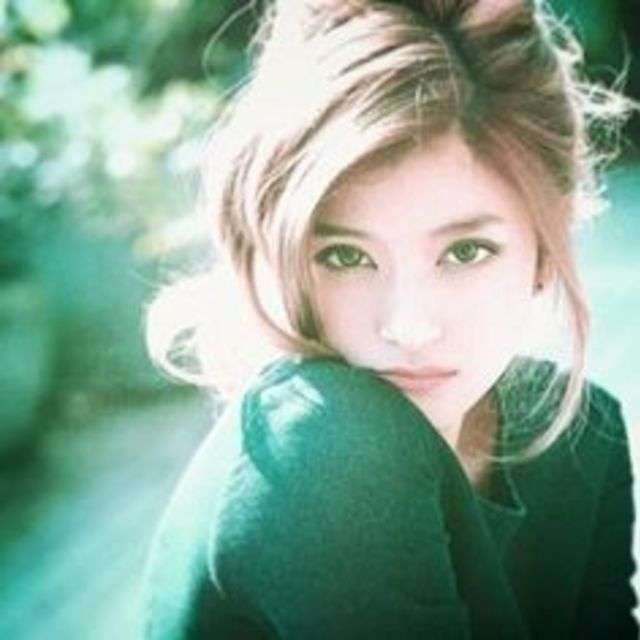 ローラ、ショーパン圧巻美脚に驚愕の声「脚なが！」「同じ人間とは思えない」