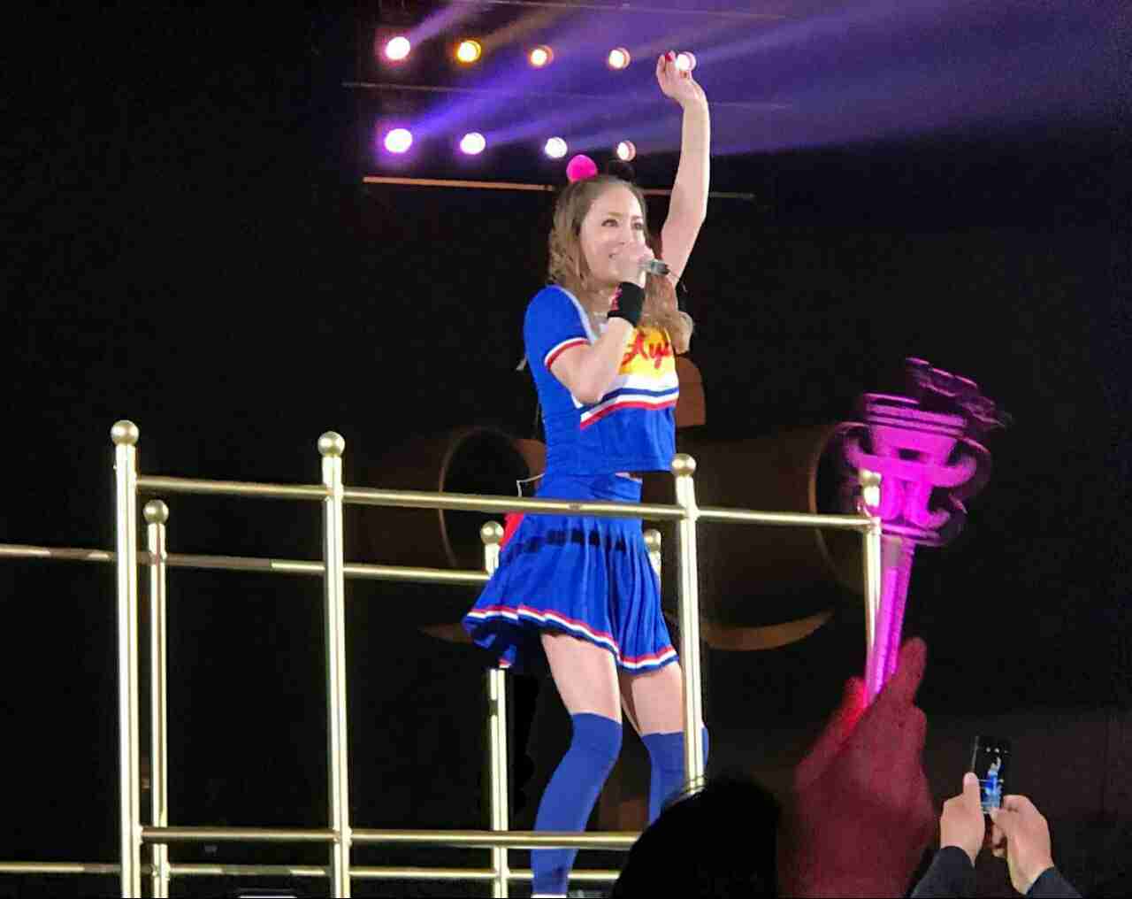 思わず二度見!? 浜崎あゆみ、限界ギリギリの肌出しショット公開で「セクスィ連発」「肌がぷるぷる！」