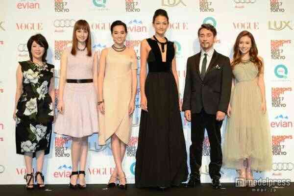 思わず二度見!? 浜崎あゆみ、限界ギリギリの肌出しショット公開で「セクスィ連発」「肌がぷるぷる！」