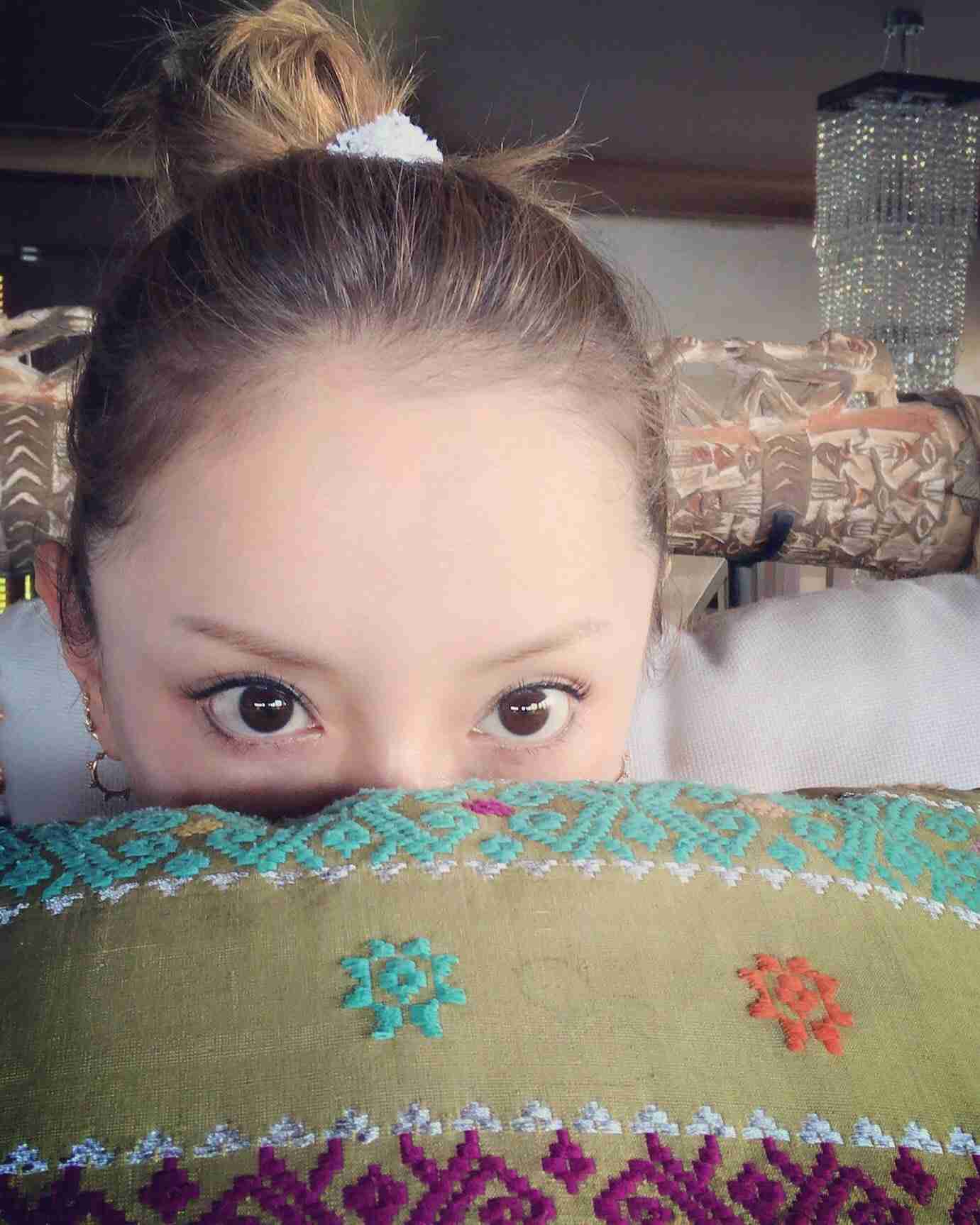 思わず二度見!? 浜崎あゆみ、限界ギリギリの肌出しショット公開で「セクスィ連発」「肌がぷるぷる！」