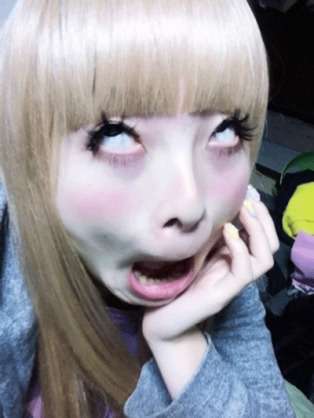 益若つばさときゃりーぱみゅぱみゅのスキーウェアが同じ！→益若は深瀬との画像削除でネット困惑