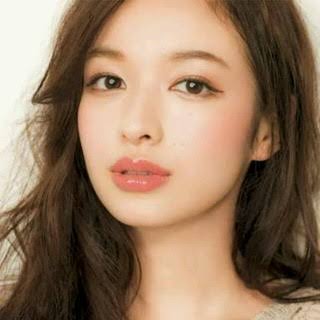 好きな女優さんの写真を貼ると、メイク方法を教えてもらえるトピ