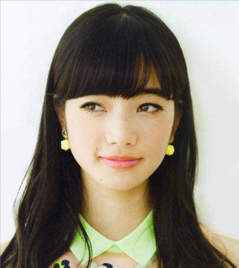 好きな女優さんの写真を貼ると、メイク方法を教えてもらえるトピ