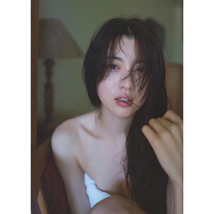 好きな女優さんの写真を貼ると、メイク方法を教えてもらえるトピ