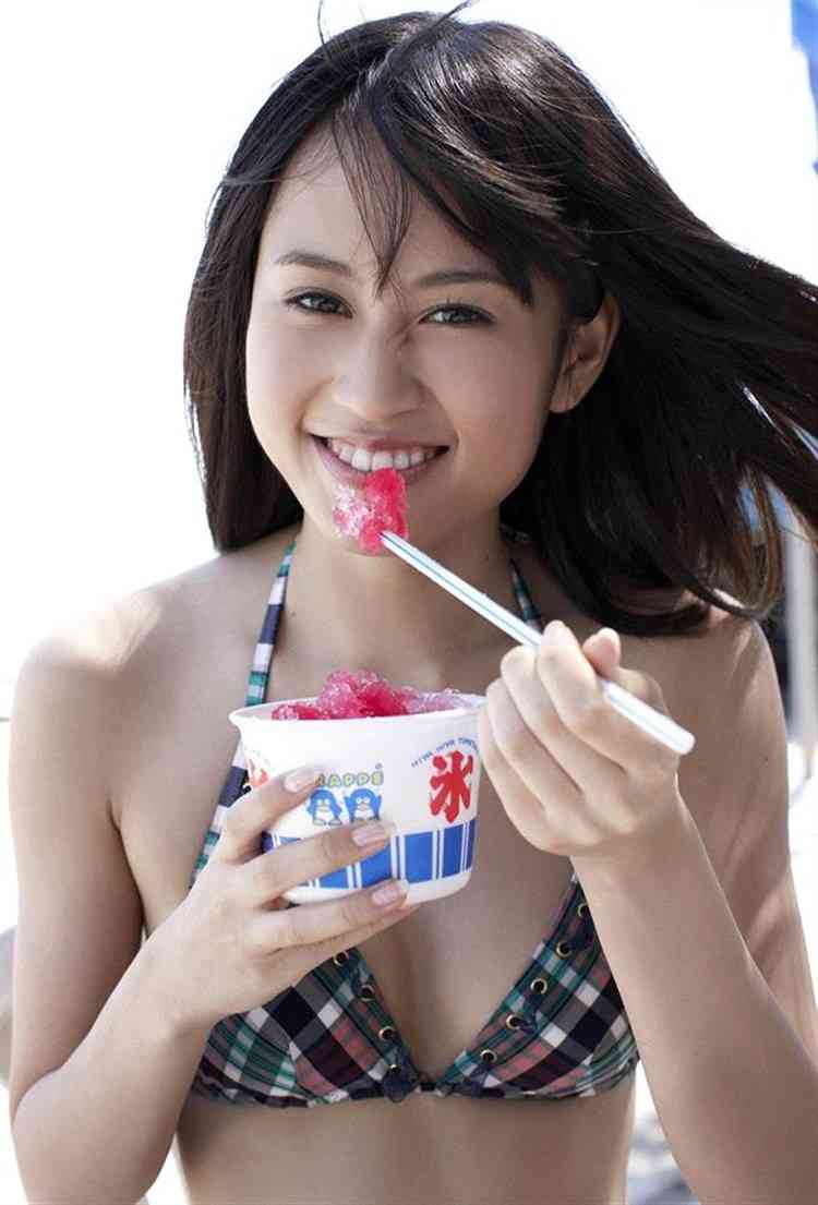 前田敦子、すっぴんで驚きの行動　田中みな実が暴露「すっぴんで山手線に乗る」