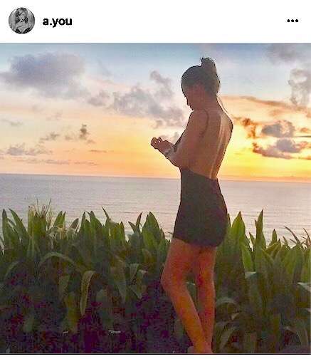 浜崎あゆみ、超ミニドレスでうなじと美背中あらわな姿に「すべてが美しい」と絶賛の声