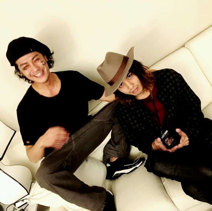 赤西仁、弟の写真を公開!「そっくり」と大反響