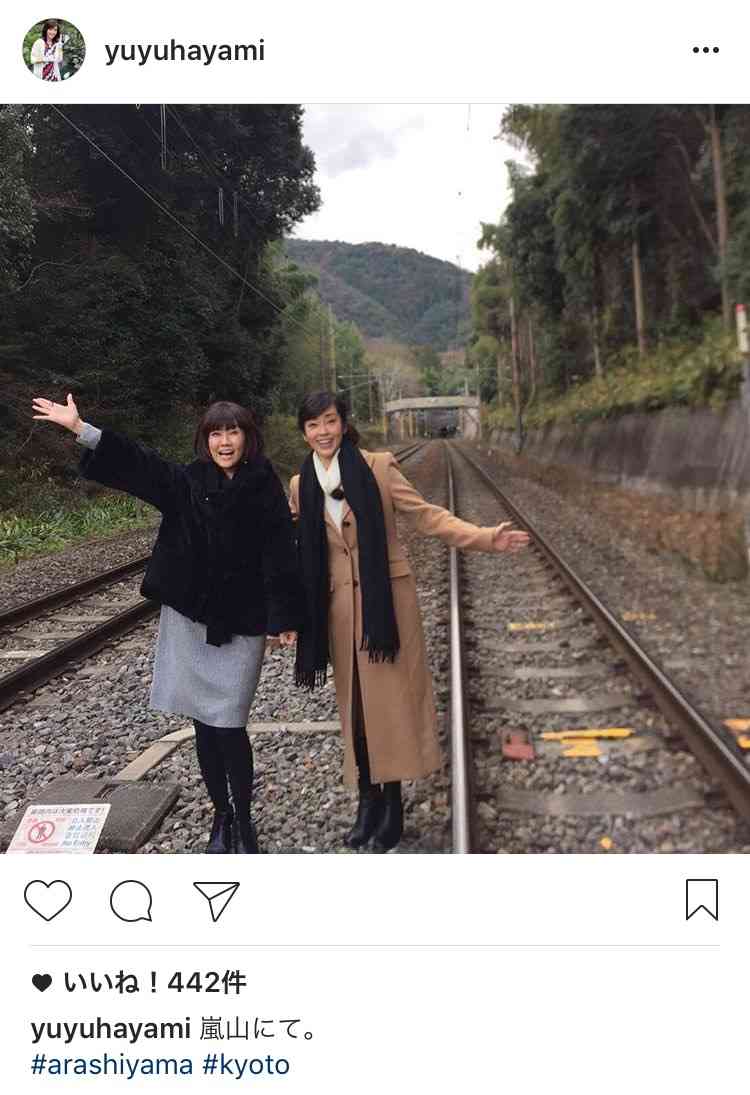 松本伊代 線路内に侵入して写真撮影 直後に踏切警報器が鳴る ガールズちゃんねる Girls Channel