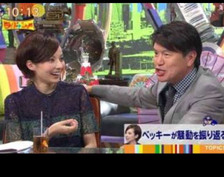 松本伊代、線路内に侵入して写真撮影　直後に踏切警報器が鳴る
