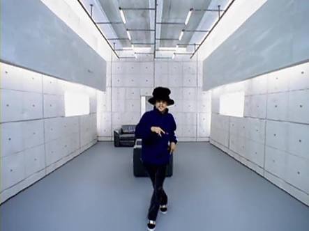 あるMV(ミュージックビデオ)の画像を貼って歌手と曲名が分かったらプラスを押すトピ