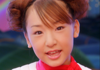 あるMV(ミュージックビデオ)の画像を貼って歌手と曲名が分かったらプラスを押すトピ