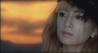 あるMV(ミュージックビデオ)の画像を貼って歌手と曲名が分かったらプラスを押すトピ