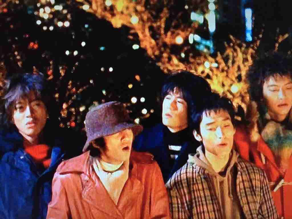 あるMV(ミュージックビデオ)の画像を貼って歌手と曲名が分かったらプラスを押すトピ