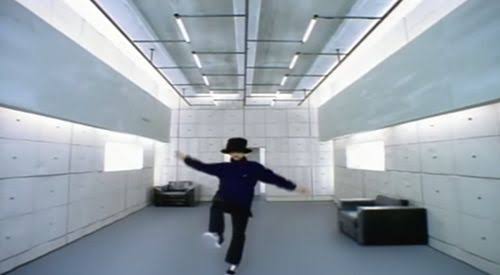 あるMV(ミュージックビデオ)の画像を貼って歌手と曲名が分かったらプラスを押すトピ